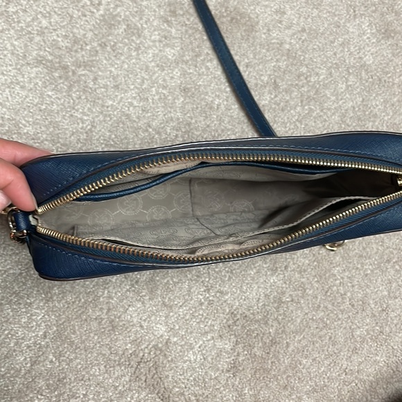 Michael Kors Jet Set Travel chain Crossbody bag - Picture 7 of 9